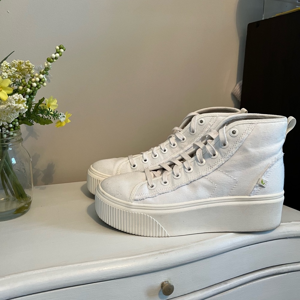 Super comfy platform sneakers